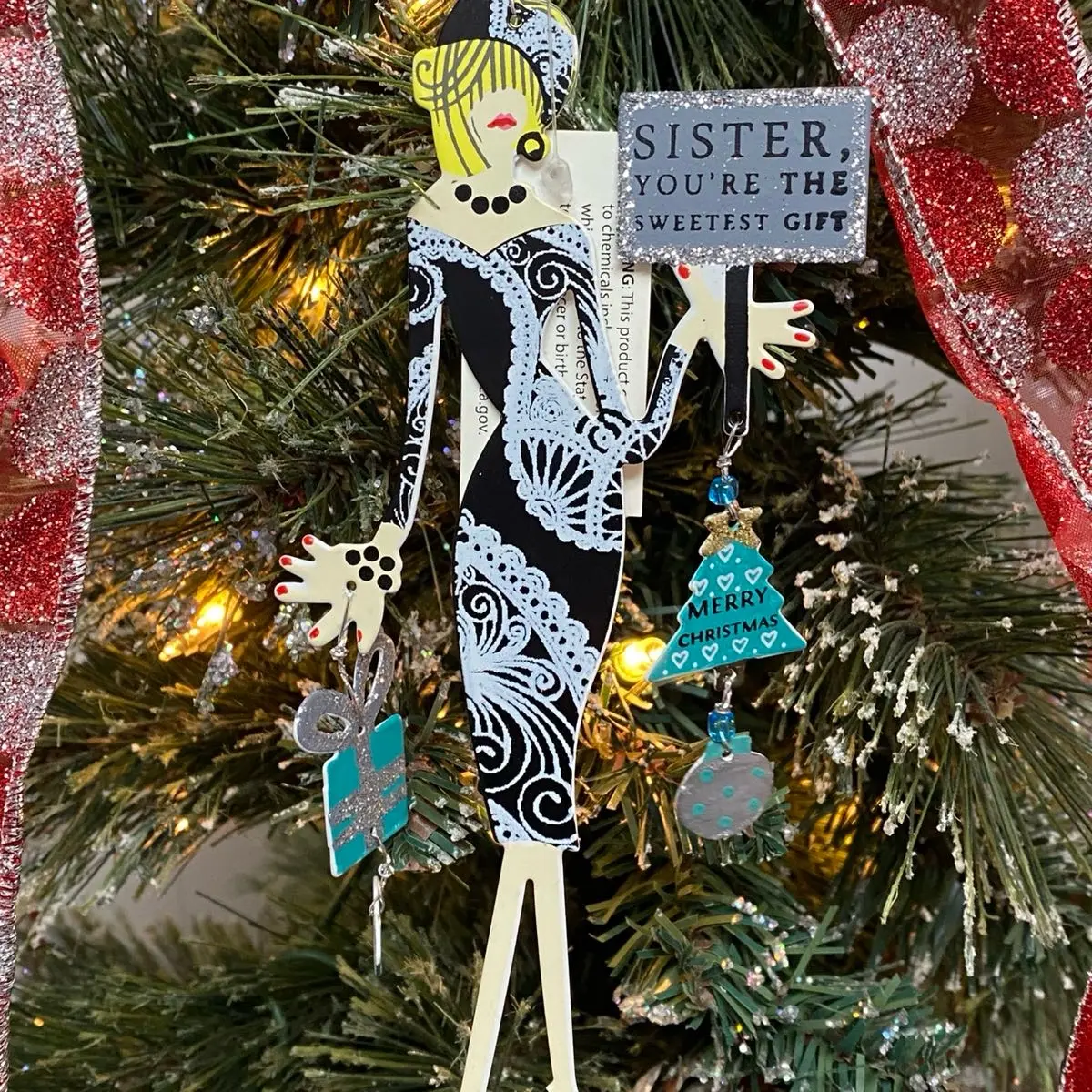 Sister Keepsake Christmas Ornament Gift - Perfect Festive Decoration for Your Home