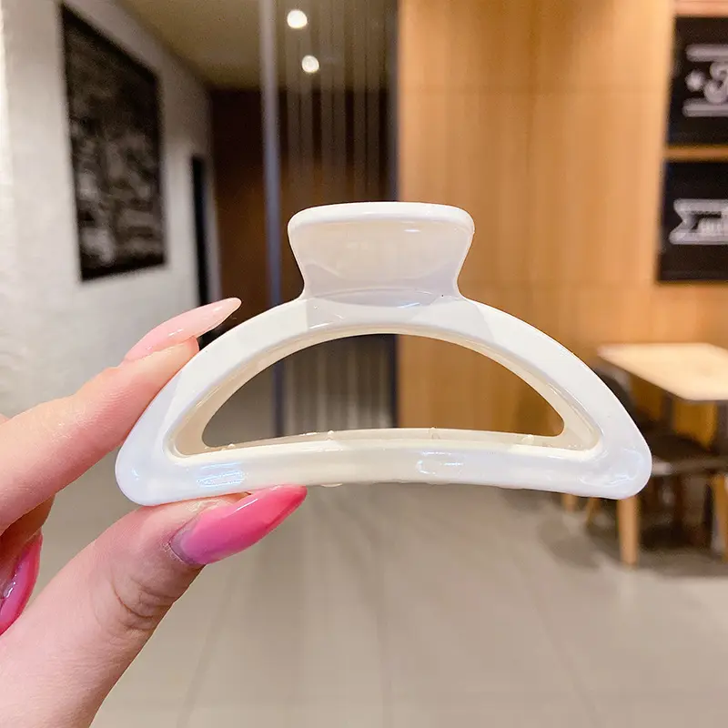 68 # off white D shaped clip#