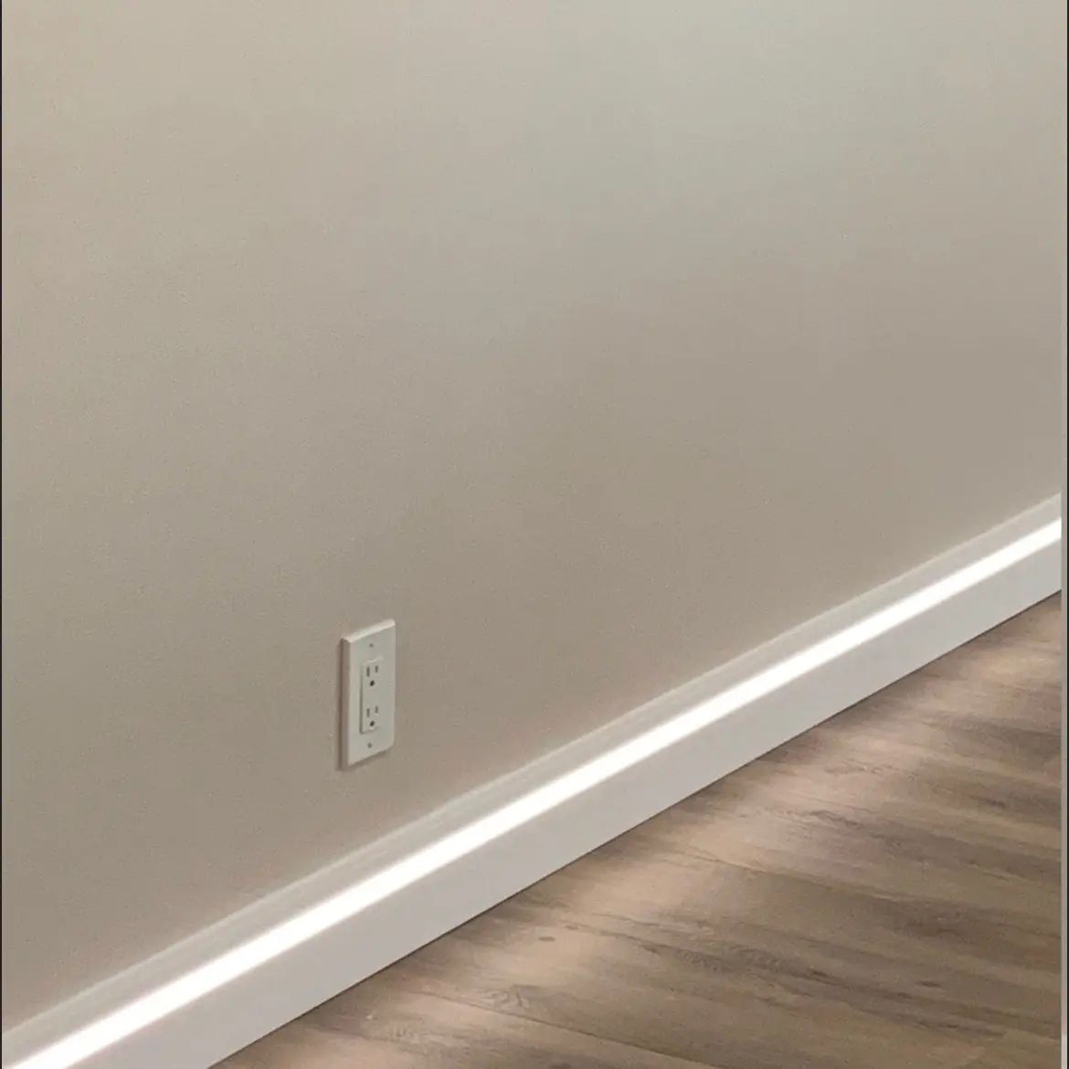 Box of 5 Baseboard Moldings with LED Light Inserts. Great for interior design and construction projects at home