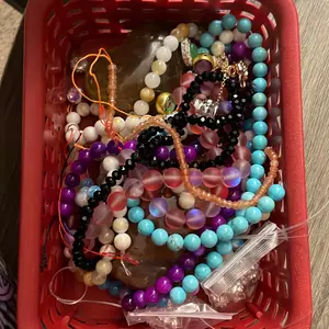 Basket for bead claims