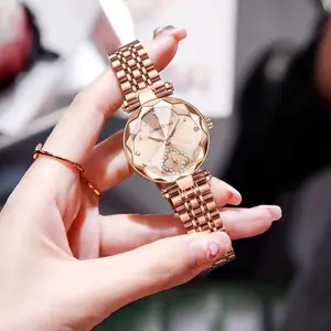 Ladies' exquisite wristwatch, luxurious quartz ladies' watch, New Year gift, four-leaf clover diamond dial, dust-proof and water-resistant, adjustable strap, casual and fashionable design, suitable for various occasions, gift option