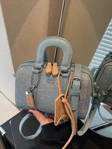 Simple and light luxury one-shoulder handbag, minority design retro denim splicing one-shoulder bag, wide shoulder strap messenger bag, Denim Crossbody Bags, Denim Shoulder Purse, Casual messenger bags, suitable for daily travel, shopping