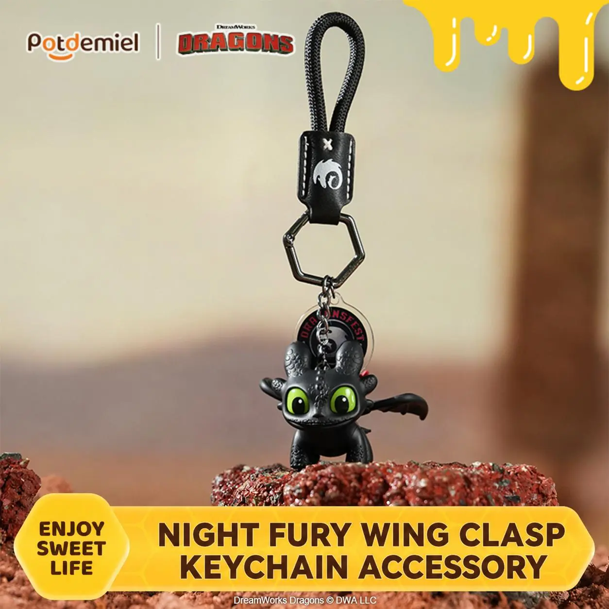 MINISO How to Train Your Dragon Toothless & Light Fury Keychain Pendant – Cute Dragon Figure Bag Charm, Collectible Backpack Accessory, Cartoon Key Ring Ornament for Dragon Fans and Collectors