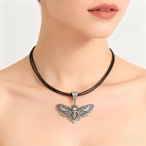 Set Decadenas - Gothic Moth Skull Pendant Necklace, Vintage Style Statement Jewelry for Men & Women, Unique Occult-Inspired Chain Necklace for Gifts
