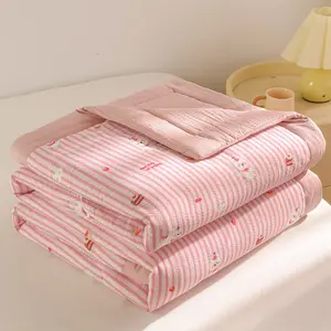 Pink striped Western highland map pattern double gauze summer thin quilt, Lightweight Bedding, Breathable summer quilt, skin-friendly air conditioning quilt and summer cooling blanket, suitable for summer bedroms, offices, living rooms
