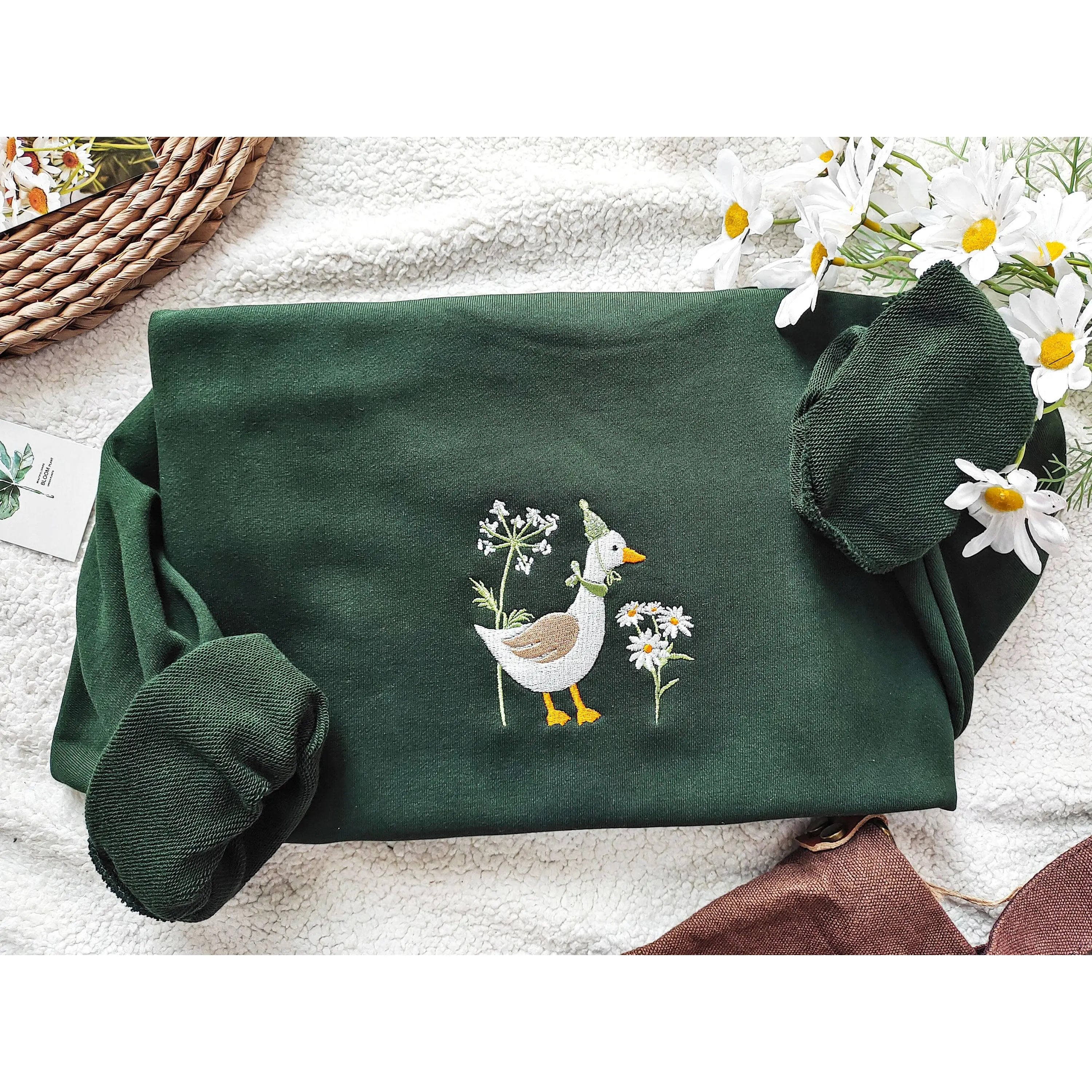 Cute Embroidered Duck Sweatshirtgoose And Daisy Embroidered Crewneck Funny Sweatshirt Silly Gooseanimal Lover Gift  Versatile T-shirts, Cozy Crewnecks, and Trendy Hoodies