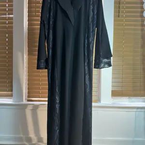 Rukaiya Abaya - Elegant Black Abaya with Intricate Design for Women's Fashion