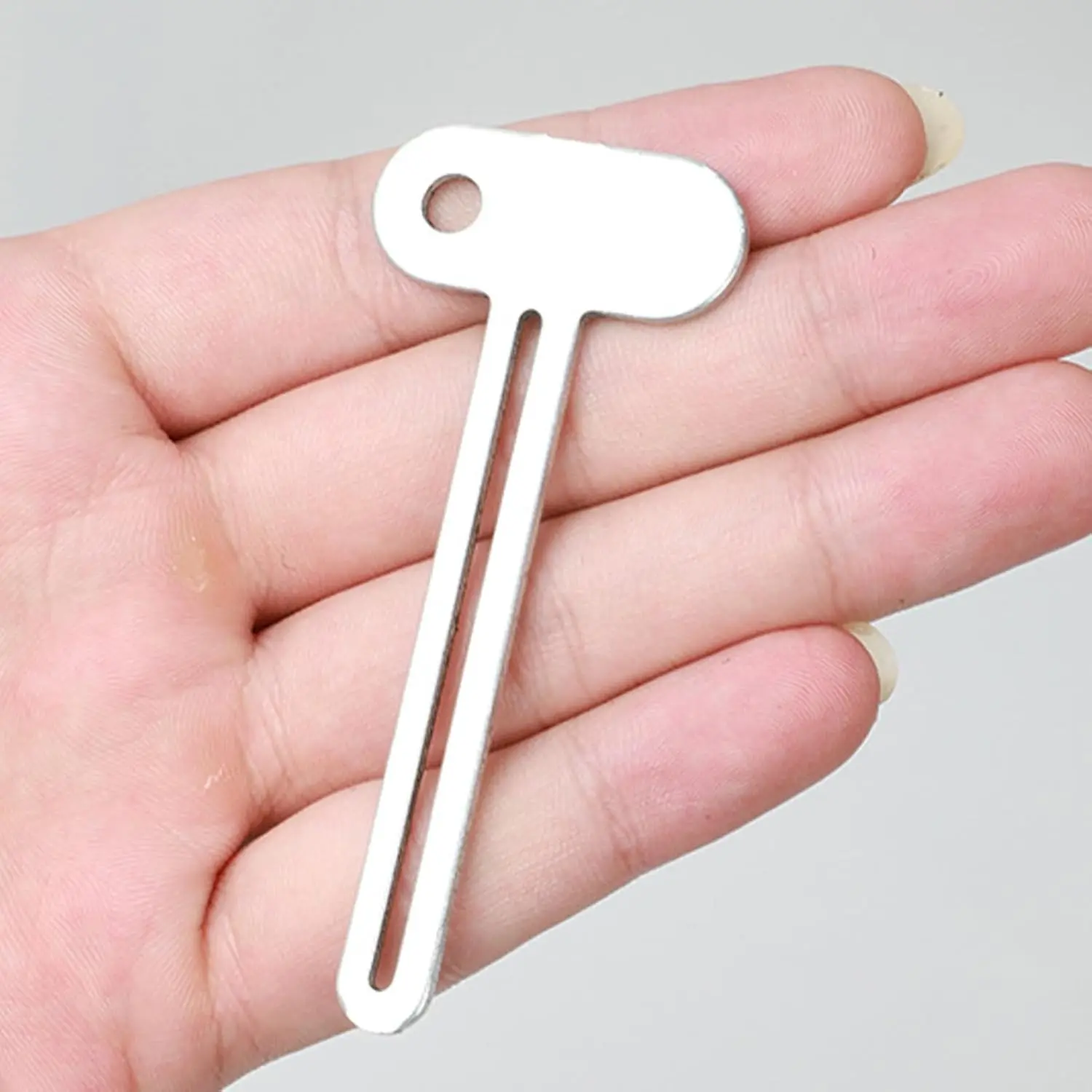 1pc Tube Key Toothpaste Squeezer - Handheld Manual Metal Squeezer for Hair Dye Paint Cosmetic Hand Cream Tubes - Easy Grip Squeeze Tool for Bathroom