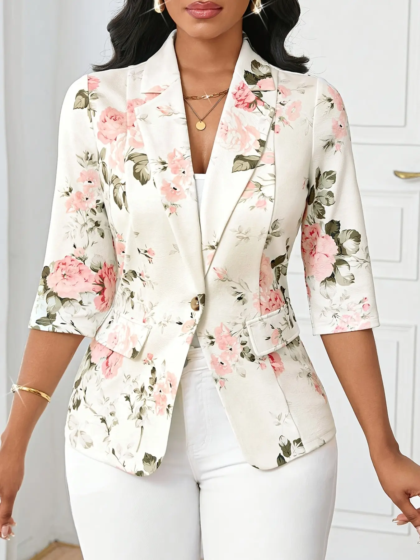 A fashionable white printed casual suit jacket for women, Trendy Blazer Jackets with eye-catching print design and a loose fit suitable for commuting to work, shopping and outdoor activities, indoor and outdoor dressing