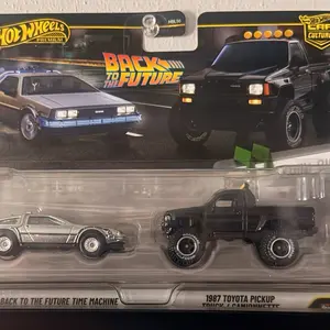 Hot Wheels Back to the Future Diecast Model Car, Collectible Entertainment Decor Accessories