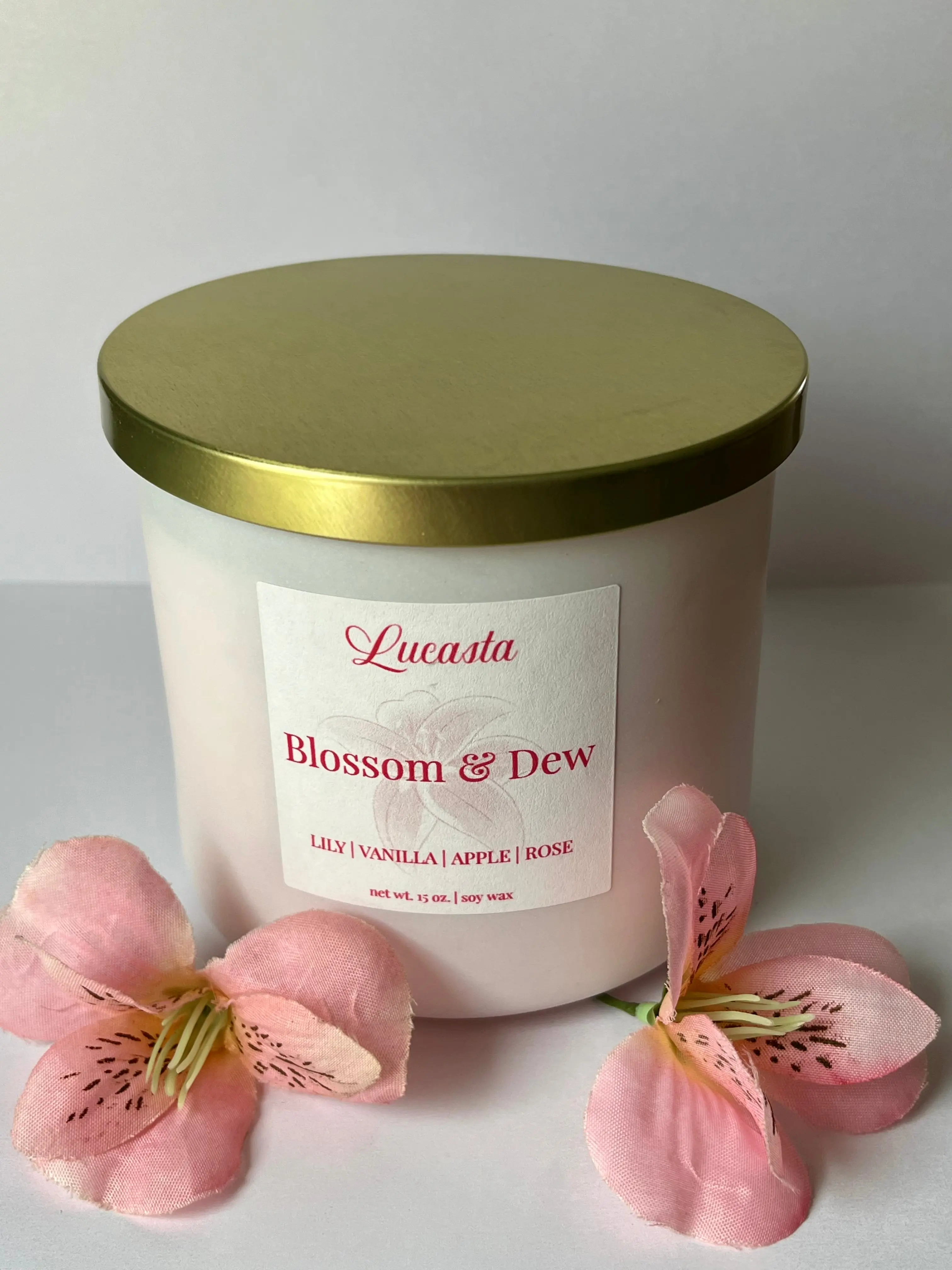 Blossom & Dew 15 oz Hand-Poured Spring Flower Feminine Fresh Fragrance Soy Candle Jar with Triple Wick, Indoor Home Decor Accent, Floral Vanilla Scented Aroma Diffuser