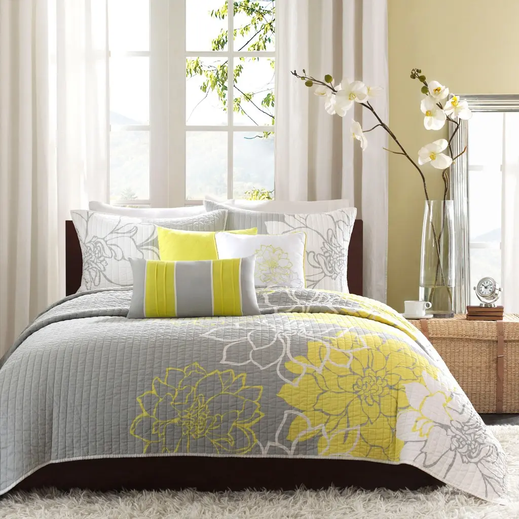 Full/Queen Quilt Set, 6 Pieces, Printed Cotton with Decorative Pillows, Taupe Grey and Yellow, Reversible Lightweight Coverlet, Soft Breathable All-Season Bedding, Machine Washable