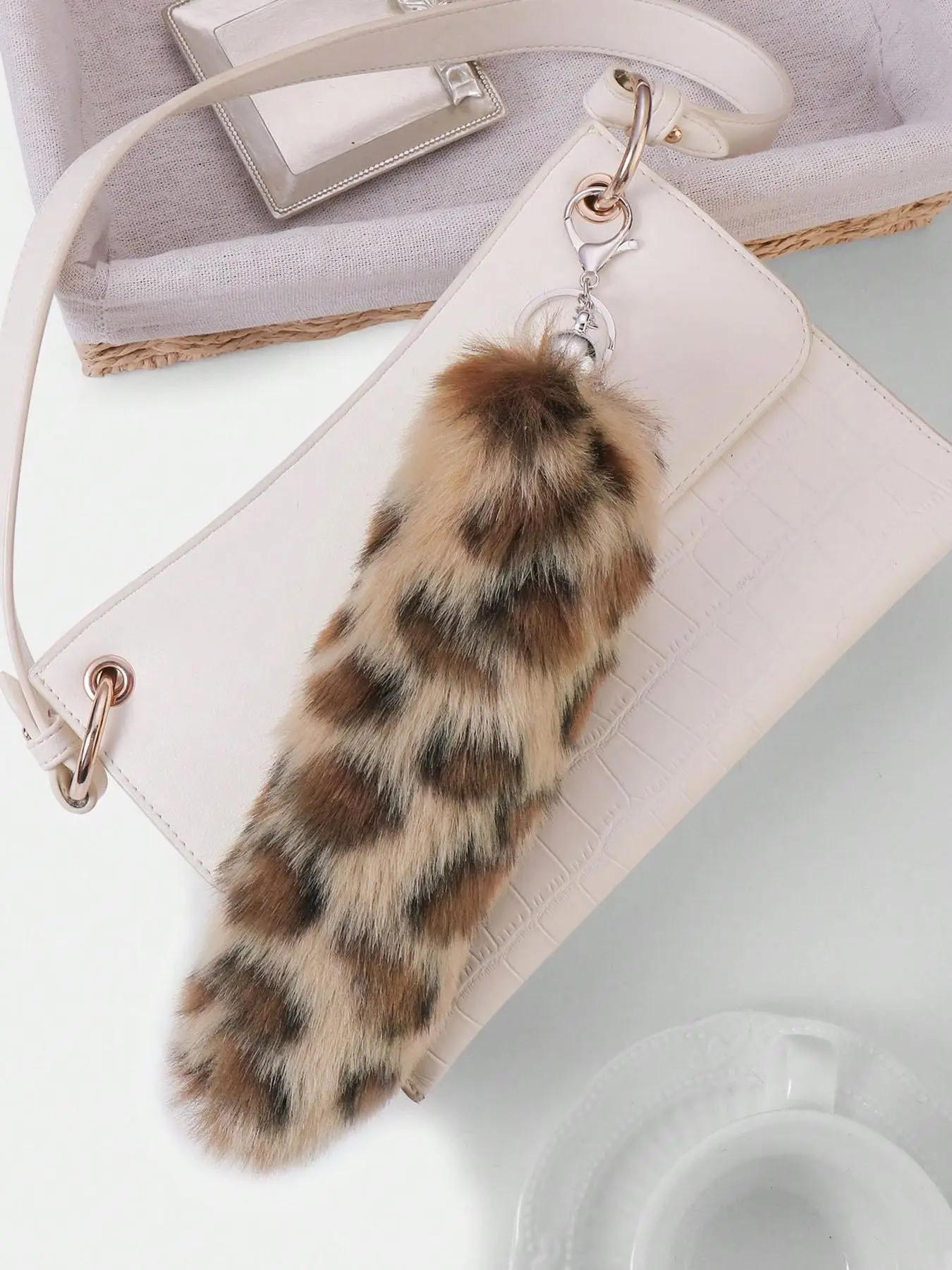 Fox tail keychain bag pendant, Keychain for bags, natural color nine-tailed fox tail stage performance props, gradient color plush tail keychain, metal chain exquisite pendant