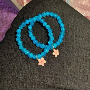 Kizzit- blue flower bracelet (1)