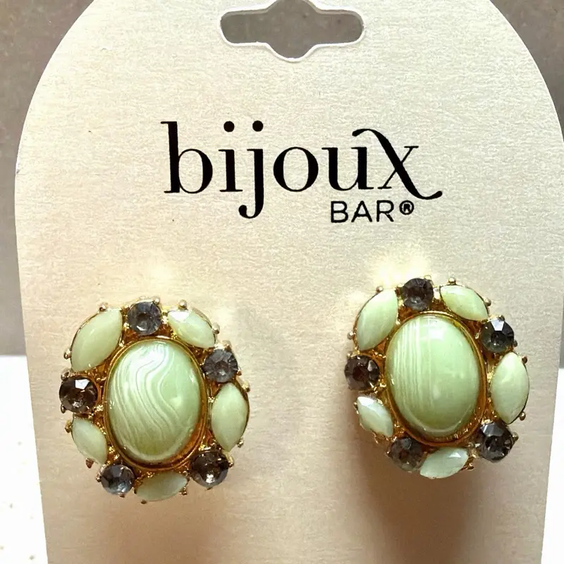 Vintage Victorian-Style Pastel Green Bijoux Bar Earrings