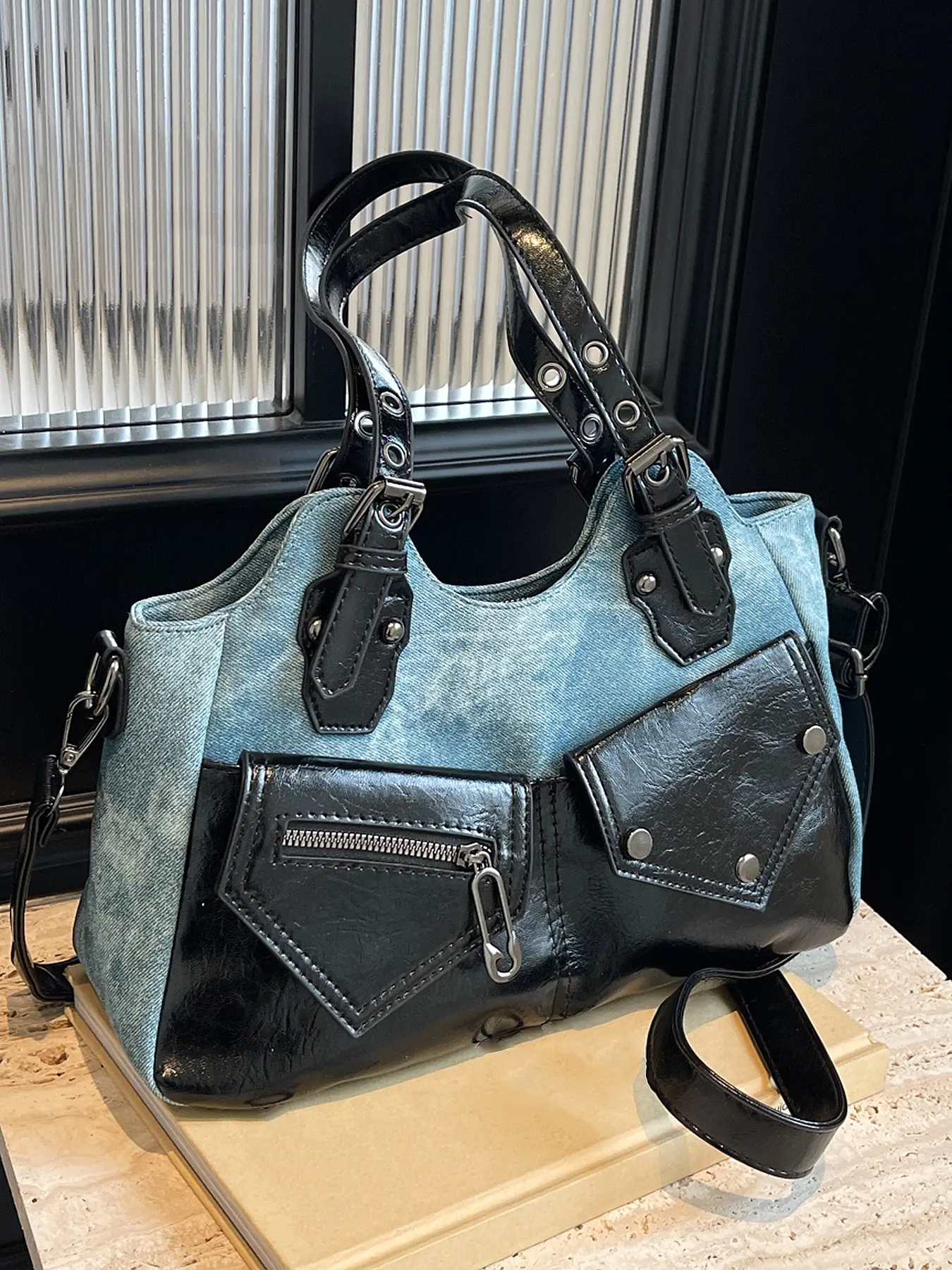 Street trend retro shoulder bag, color-blocked women's shoulder crossbody bag, Shoulder sling bag, shoulder commuter bag, Crossbody Purse, Everyday crossbody bag, suitable for daily commuting and other scenarios