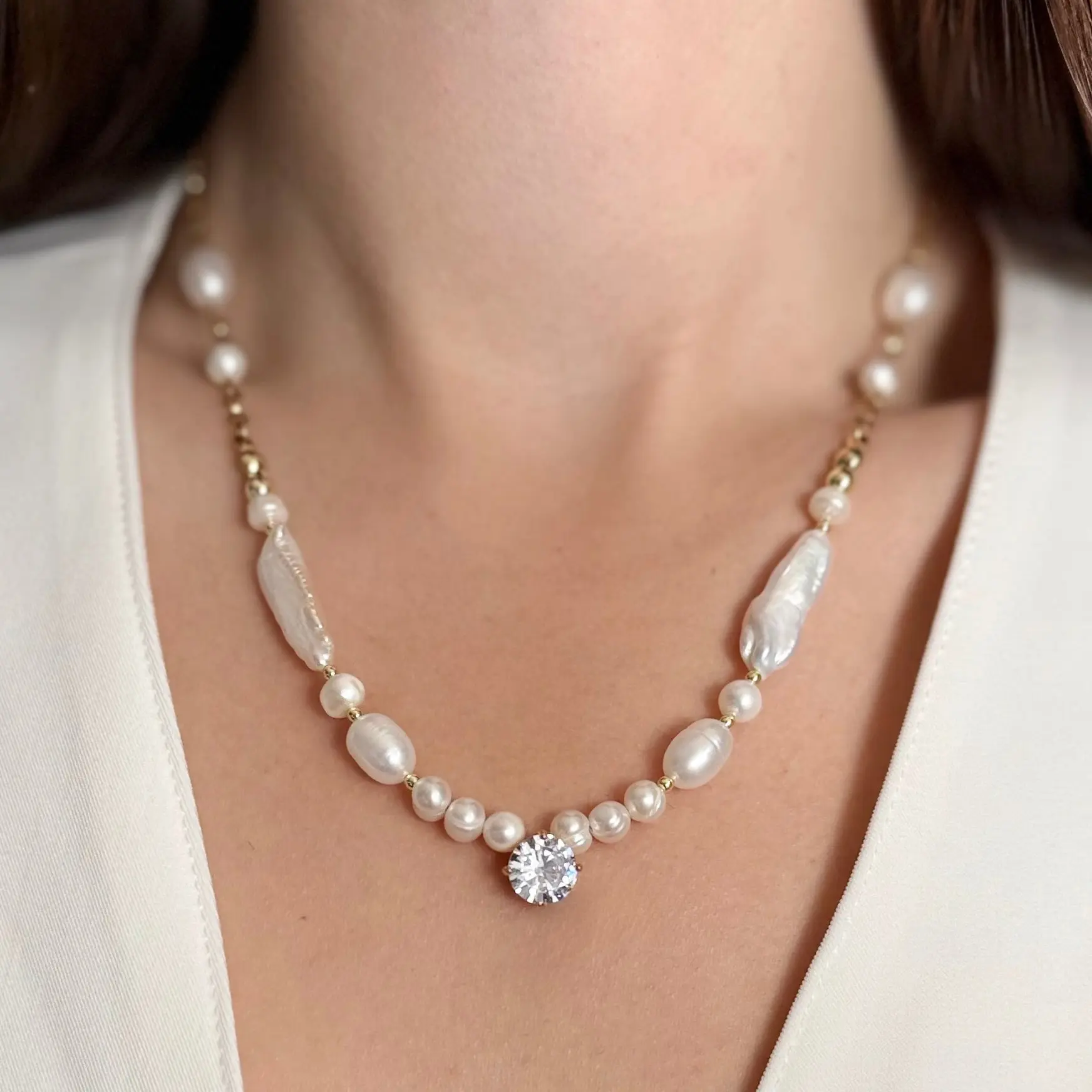 18K Gold Freshwater Pearl Necklace with Round Zirconium Pendant