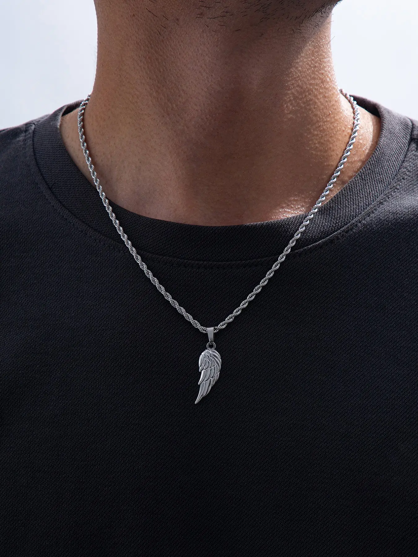 Men's Stainless Steel Angel Wings Necklace, Fashion Necklace, Trendy European and American Jewelry, Fashionable Accessories, Perfect for Daily Wear and Holiday Gifts
