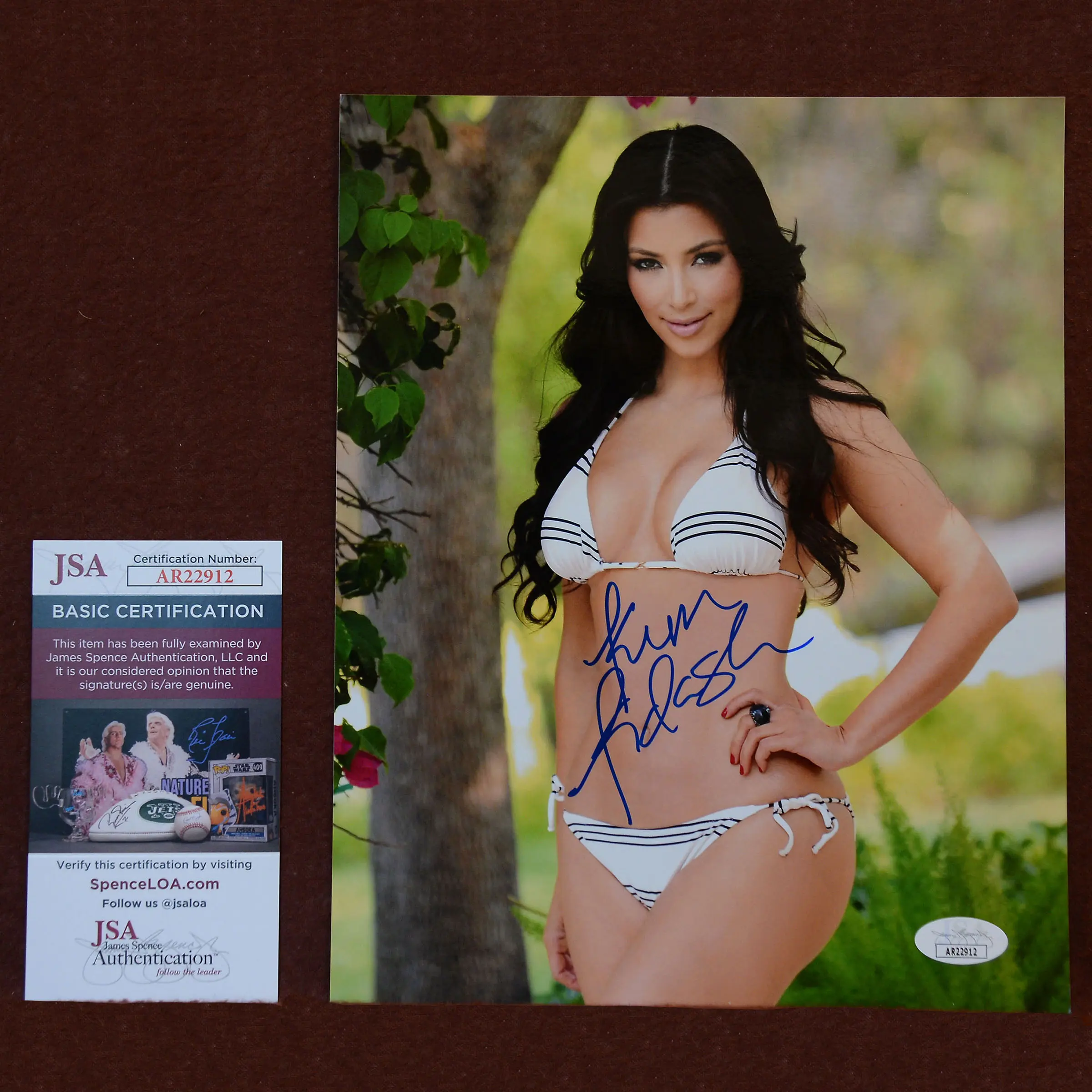 Kim Kardashian 8 x 10 Signed JSA Authenticated Photograph