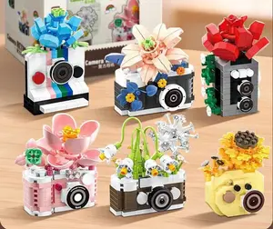 Retro Camera Building Blocks with Flowers, Mini Bricks Camera Bouquet Model Kit, DIY Flower Camera Building Toy, Cute Desk Decor & Gift for Kids Adults