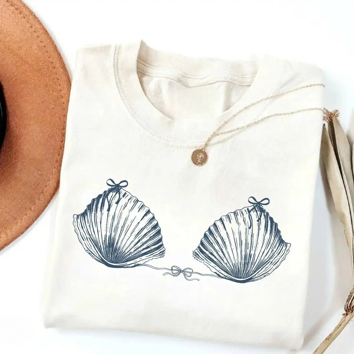 Vintage 90s Seashell TShirt, Ocean Lover Tee, Summer Trip TShirt, Mermaid T-Shirt, Preppy Coastal Aesthetic Tee, Coquette Bow Beach T-Shirt