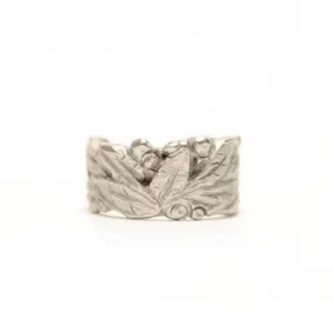 Orné Laurel Ring (White Bronze) Unisize