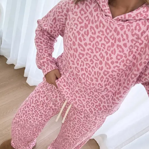 Women’s new fashionable leopard-print two-piece loungewear set, long-sleeve hooded sweatshirt and drawstring casual pants, sports set for autumn/winter everyday wear