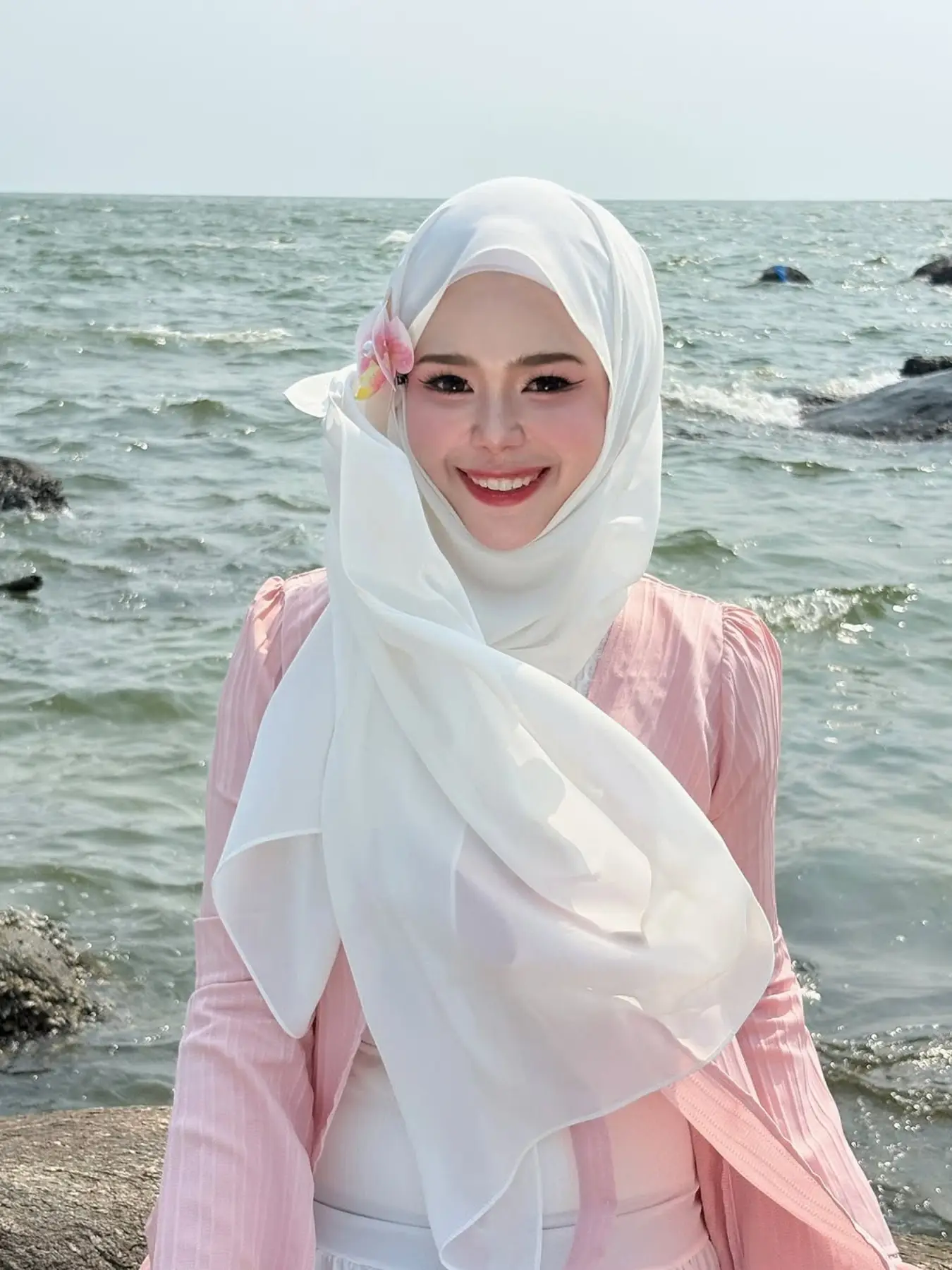 Modest Elegant Faux Pearl Chiffon Scarf, Breathable Casual Hijab Headscarf, Sun Protection Shawl for Daily Wear & Beach Vacation