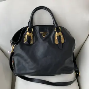 Pre-owned PRADA Vintage Tote Bag | Black Leather | Luxury Designer Handbag for Sale/WJ12125623