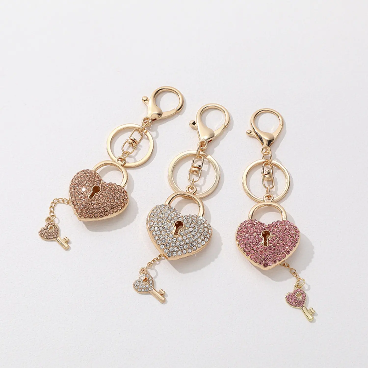 1PC Alloy Heart-Shaped Lock Keychain with Split Ring, Glamorous Synthetic Zircon Sparkling Stones, Lock Motif Fashion Bag Pendant, Ideal Engagement Gift for Family, Everyday Accessory, Creative Fashionable Bag Pendant, Holiday, Glitter, Personalized Gifts