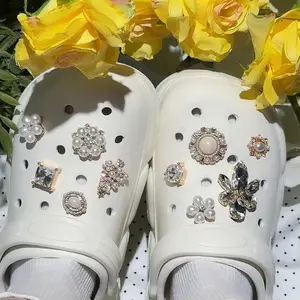 Cute Flower Design Faux Peal Decor Charms,Tower & Crown Design Shoes Charms  10 Pcs DIY Rhinestone Shoe Charm Bling Gems Plastic Butterfly Flower Sparkling Rhinestones Pearl Decoration Charms For Women'S Party Favor