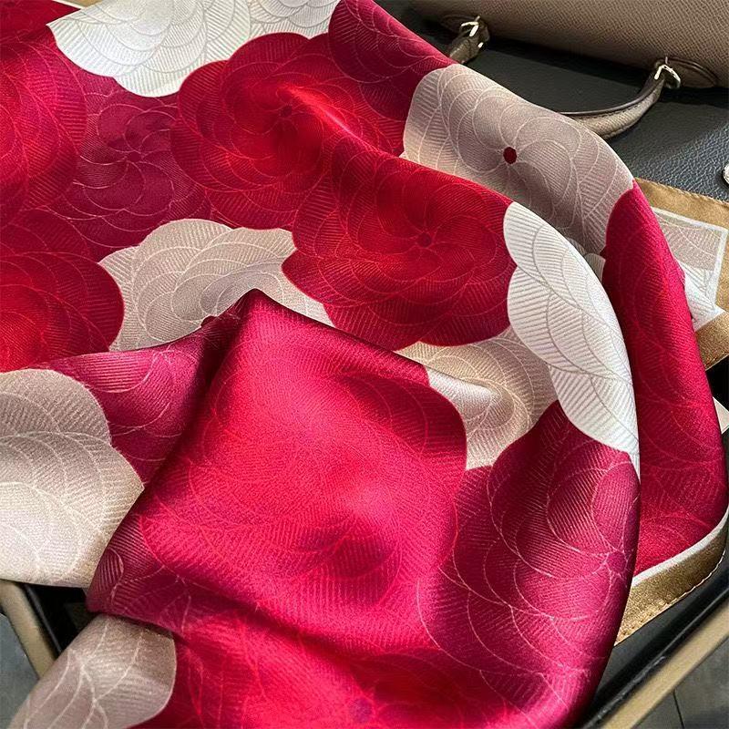 Women’s scarf, fashionable square scarf, elegant fashion accessory, suitable for all seasons, satin scarf, genuine silk scarf, ideal for professional women, travel enthusiasts, office workers, and everyday use.