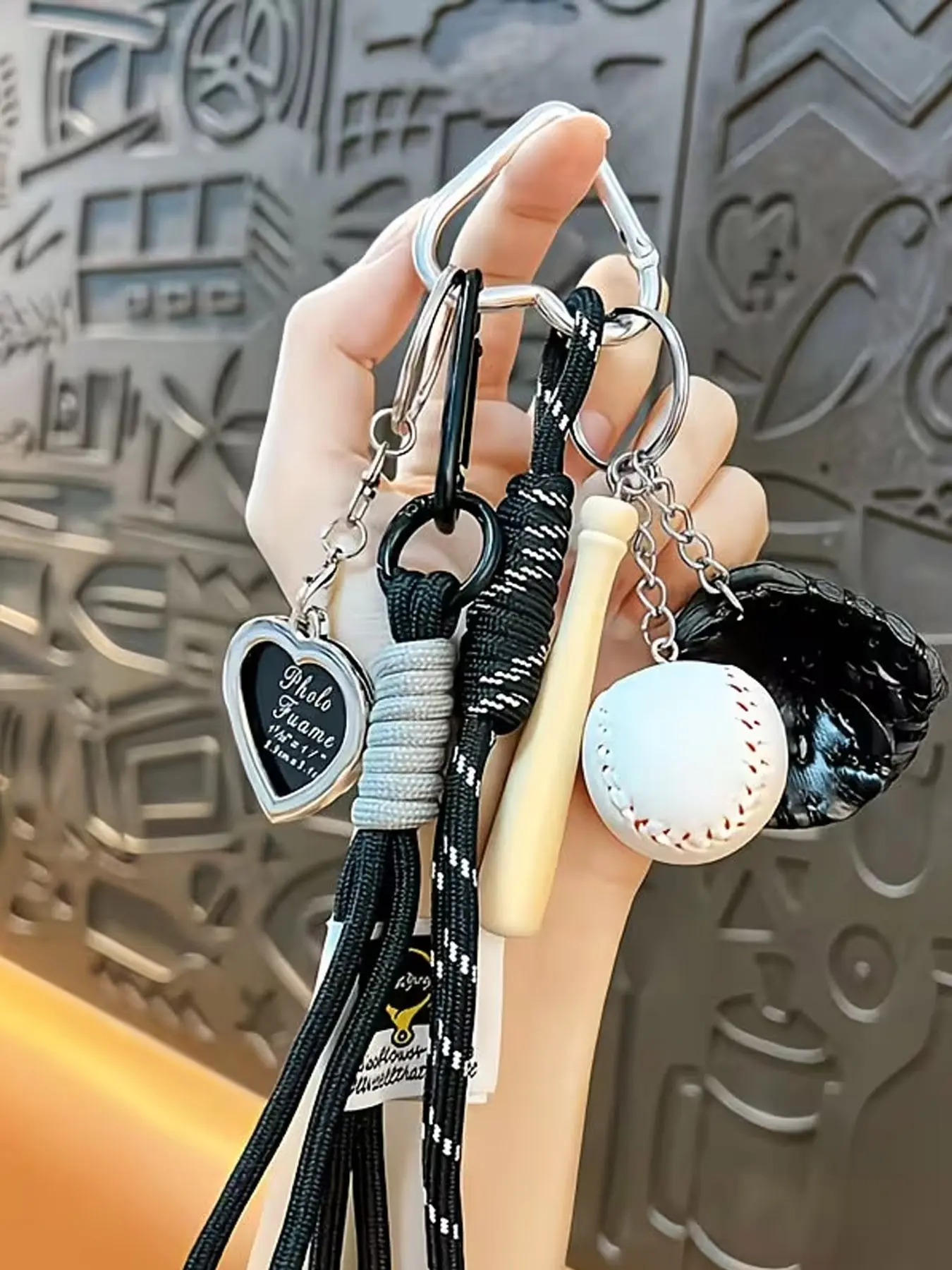 American Retro Baseball Themed Bag Ornament - Mini Baseball Equipment Pendant With Woven Rope And Heart-Shaped Tag, Charm, Charms For Bags, Used As Decoration For Tote Bags, Keychains, And Gifts For Baseball Enthusiasts, Bag Accessories Charms