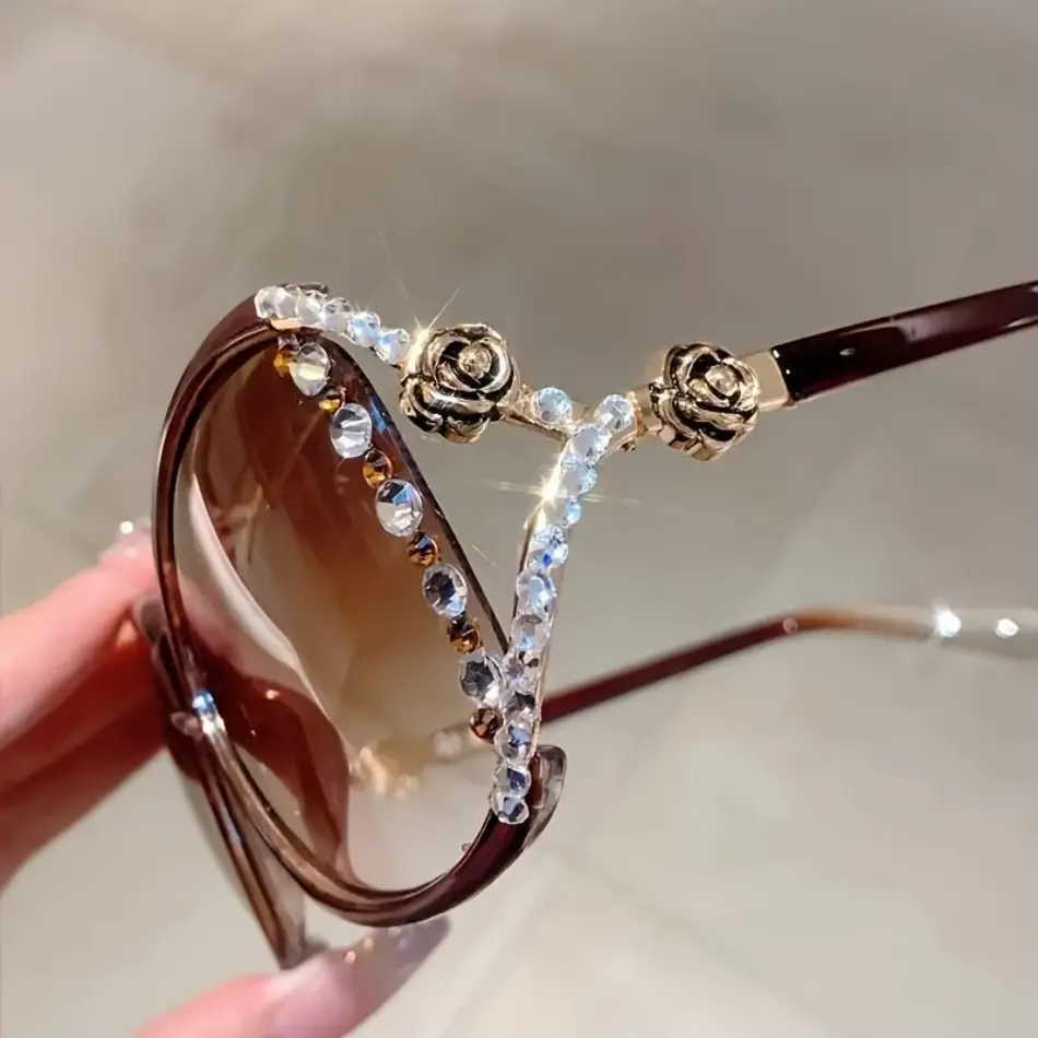 Oversized Vintage Floral Sunglasses with Rhinestones - Full Rim Female Glasses Vanity with UV-Protection Lens for Casual Outdoor Wear, Casual Outdoor Sunglasses, Sun Protection