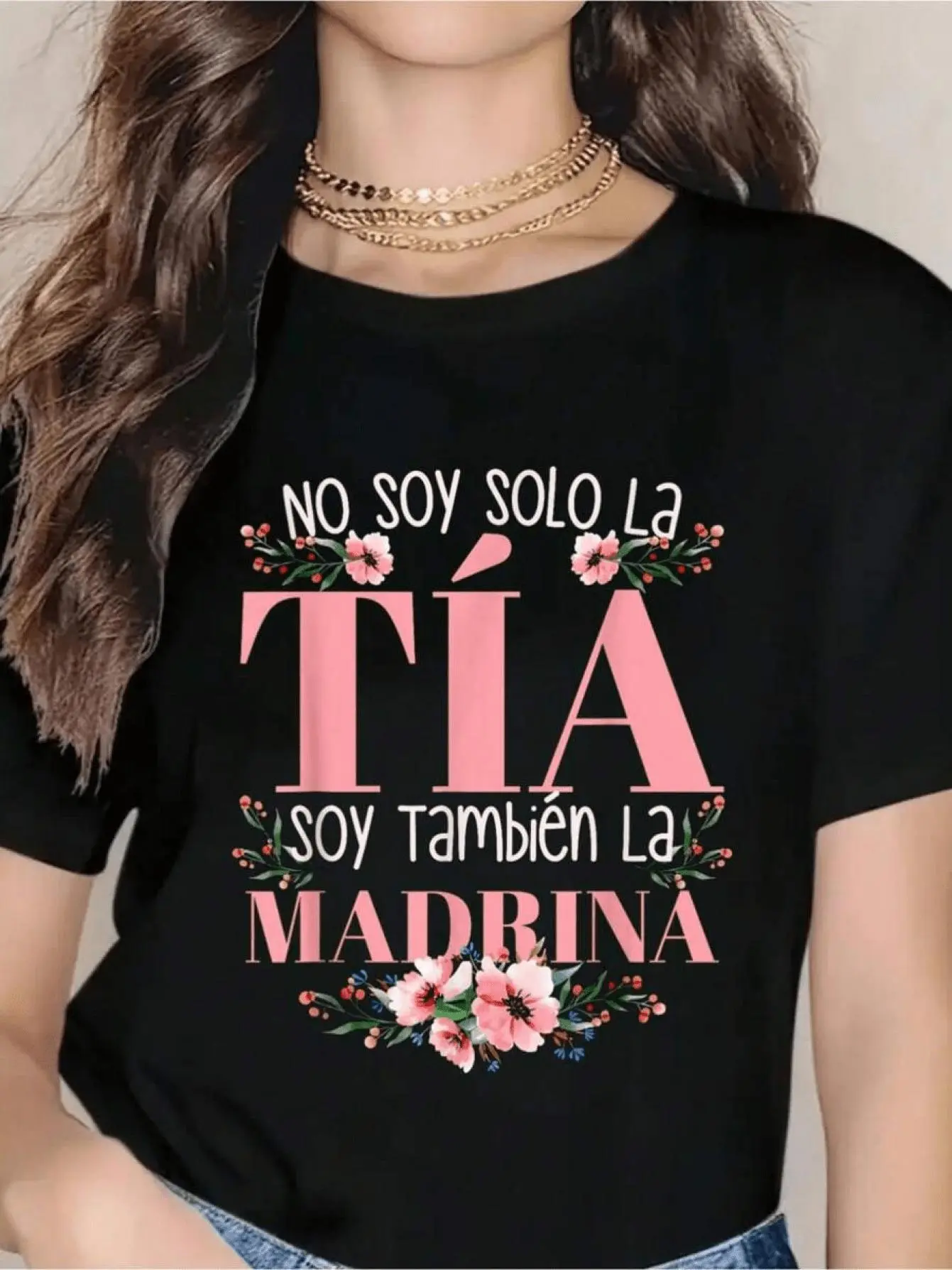 Spanish Phrase T-Shirt No Soy Solo La Tia Soy La Madrina Bold Spanish Text Print Lightweight Breathable Short Sleeve Round Neck Tee Suitable for All Seasons Casual and Athleisure Outfits