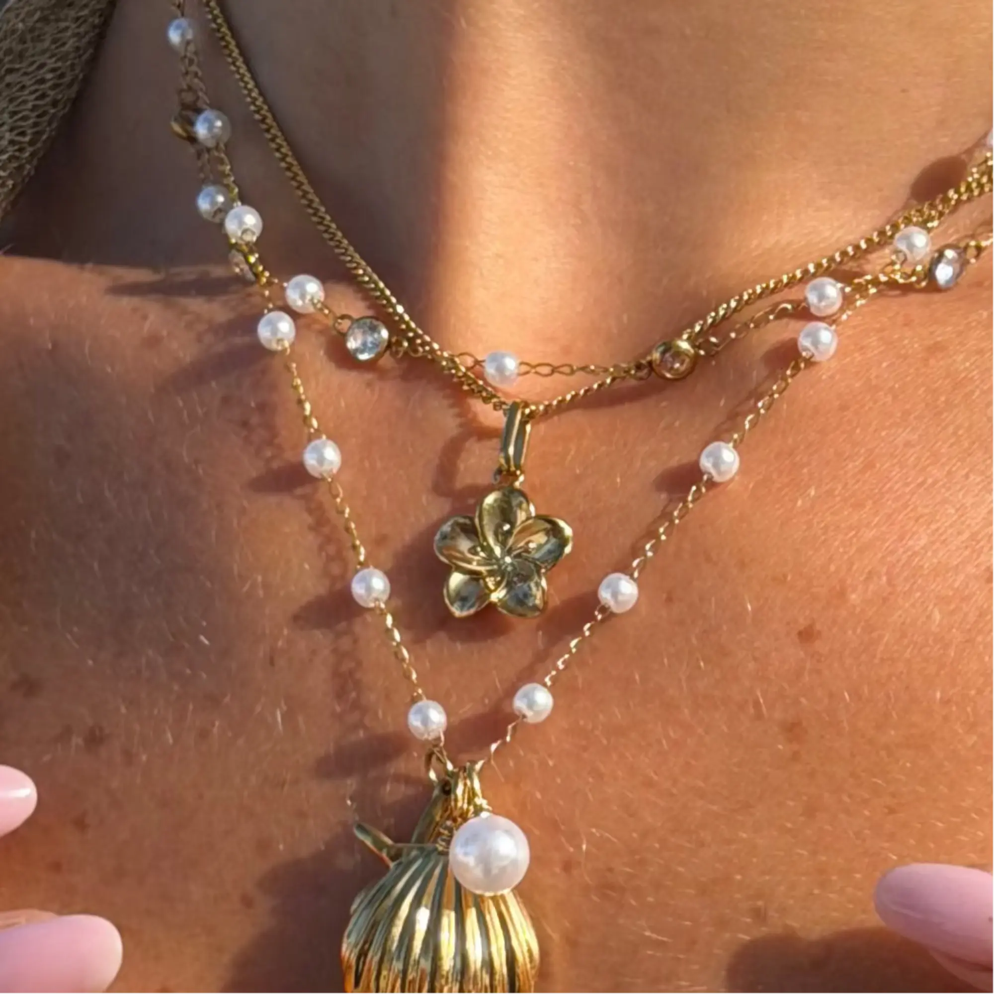EVRY JEWELS Gold or Silver Plated Women's Hypoallergenic Hibiscus Necklace