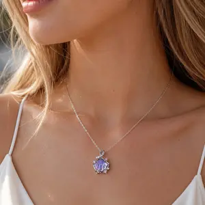 Blue Gradient Shell Collarbone Chain for Women, Rainbow Crystal Shell Pendant Necklace, Perfect for Daily Wear, Dates, Beach Vacations, Gifts