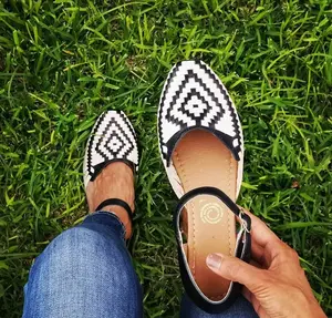 Huarache Sandal - Hippie Vintage - Mexican Style - Colorful Leather - Mexican Huaraches