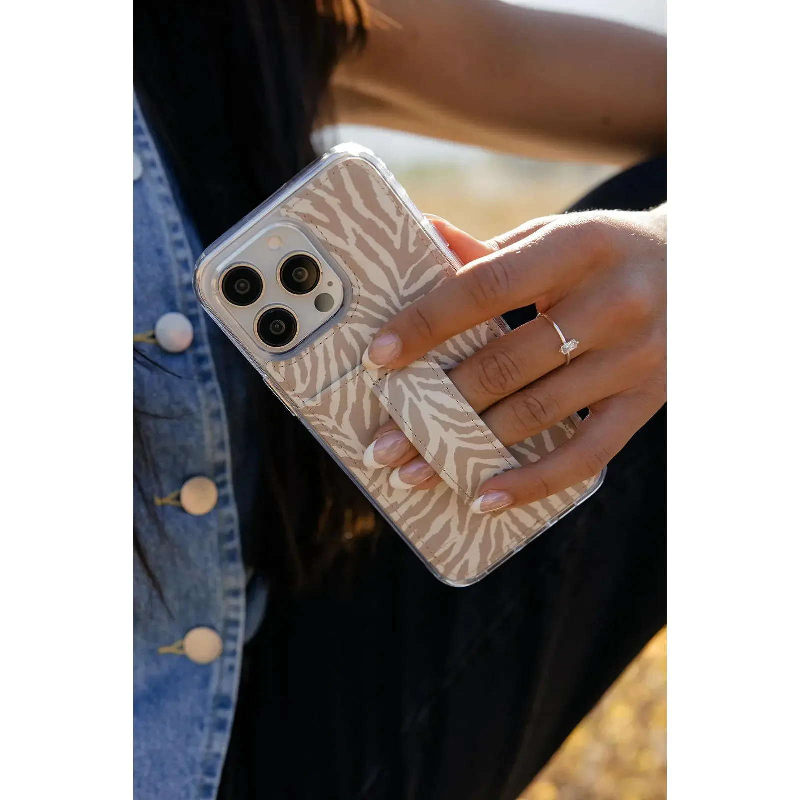 Walli Cases Safari Stripes Phone Case with Wallet and Finger Strap Walli Cases Safari Stripes Phone Case with Wallet and Finger Strap