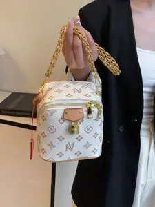 Elegant Women's Box Bag, Lightweight Crossbody Design, Modern Style Handbag, Trendy and Versatile, Perfect for Daily Use, Fashionable Patterned Bag