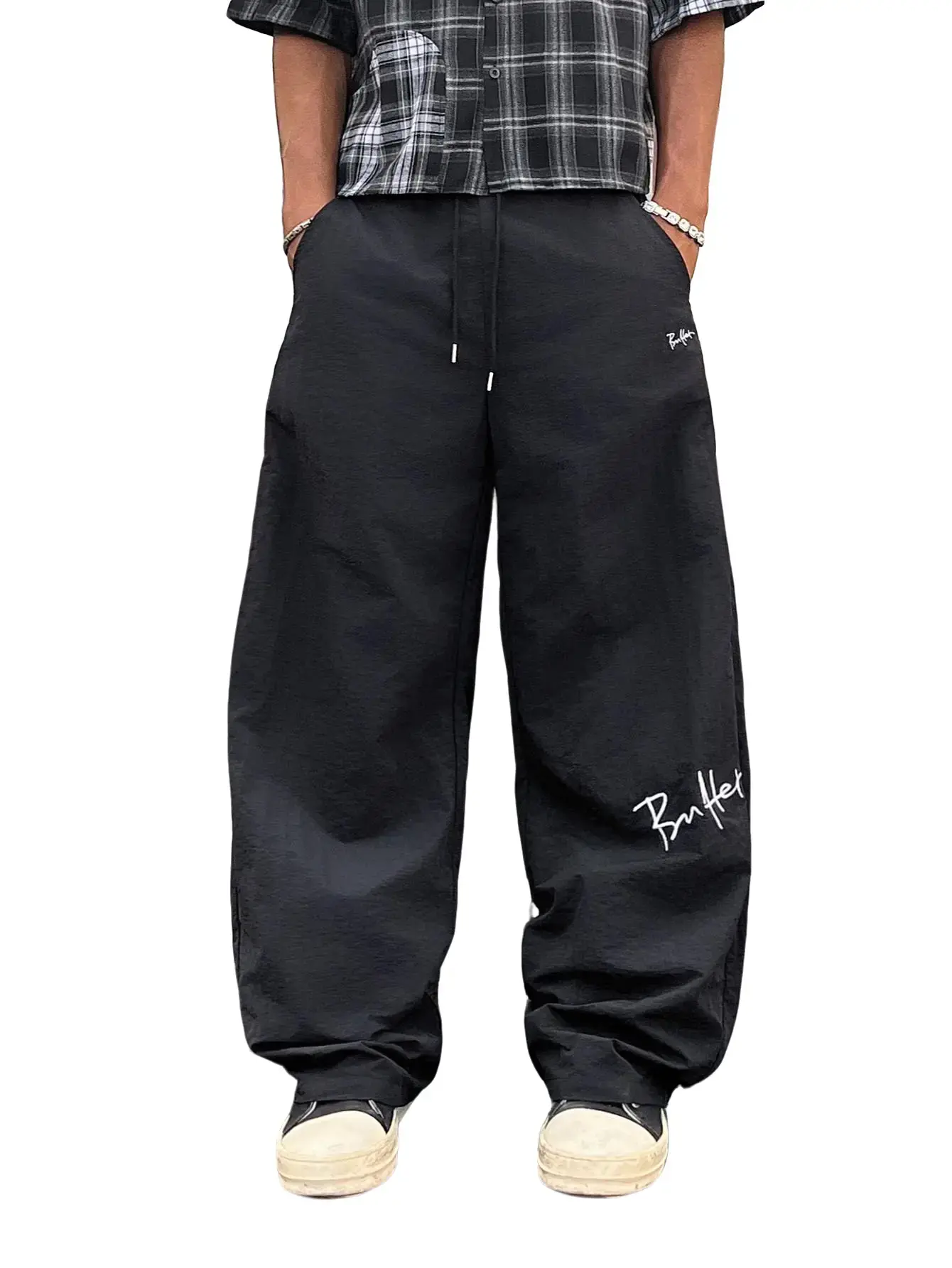 Men’s wide-leg casual cargo pants with American street letter print, loose fit, drapey fabric, drawstring