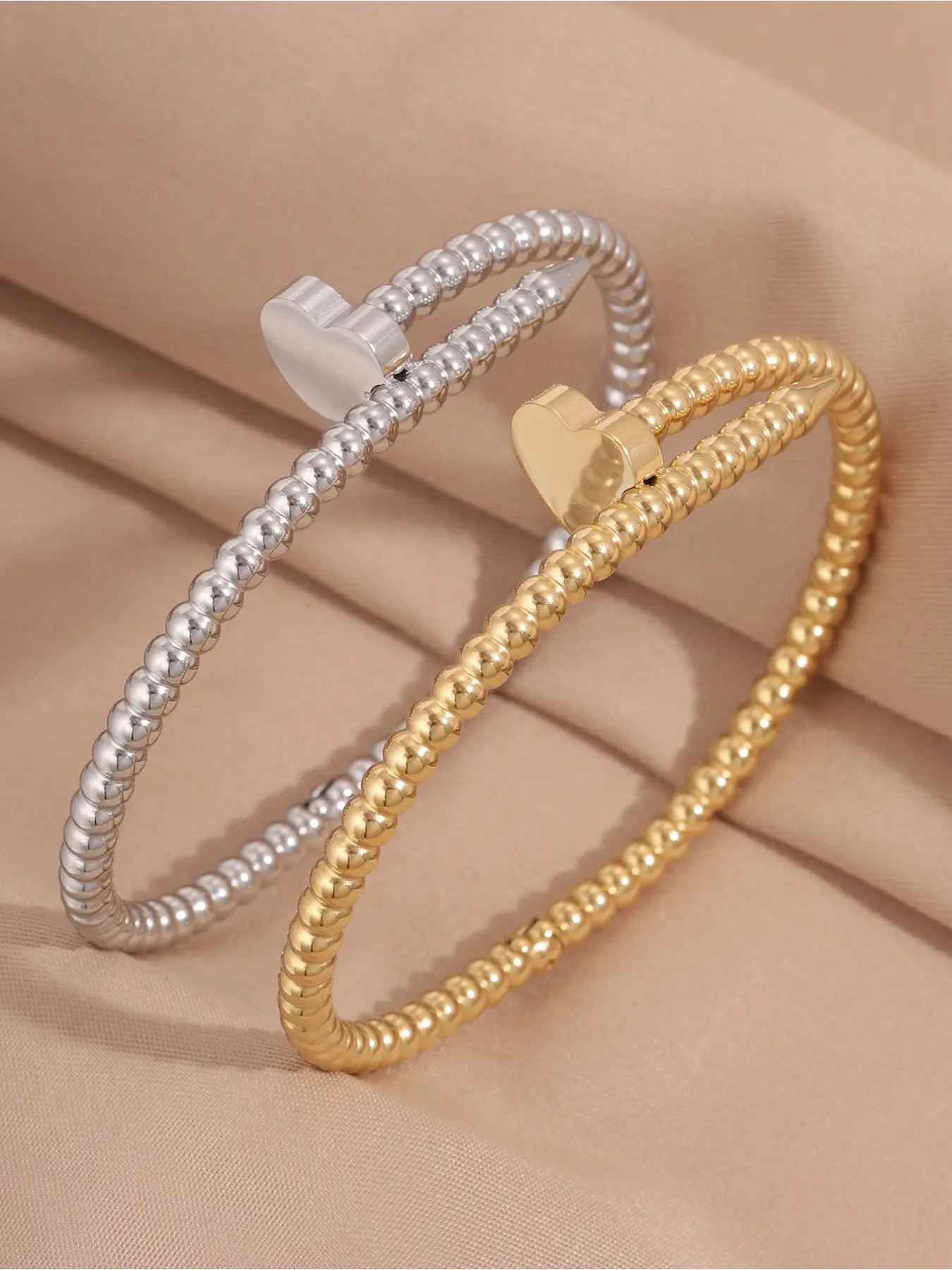 1 piece of French luxury circle heart nail bracelet, made of 304 stainless steel material, a daily fashionable item, perfect for gifting and party wear, perfect gift, Elegant Minimalist Bangle