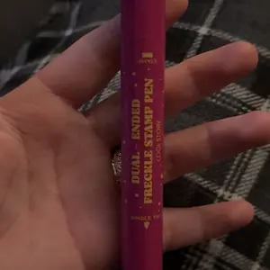 Product Review of Waterproof Freckles Pen: Faux Freckle Stamp and Fine Tip Eyeliner for Realistic, Long-Lasting Freckles and Effortless Makeup, Perfect for Daily Wear and Cosplay from N**️