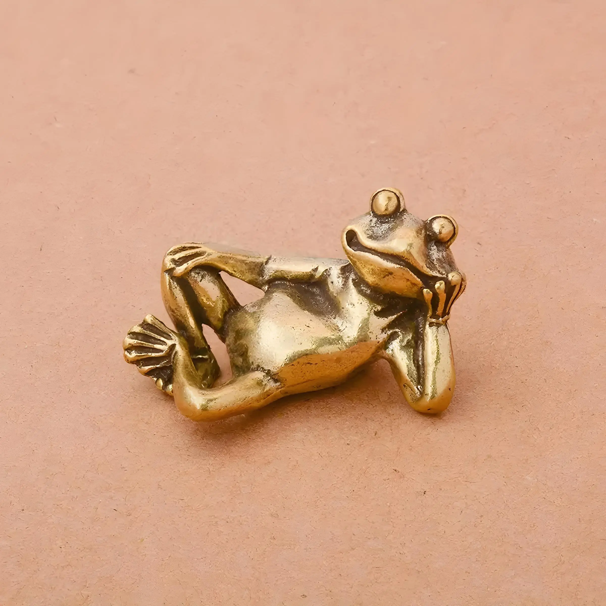 Mini Frog Design Brass Ornament Statue, Cute Animal Design Decoration, Desktop Decoration for Home Office, Birthday Gift for Friend & Colleague, Cute Collectible Figurines, Decorative Figurine