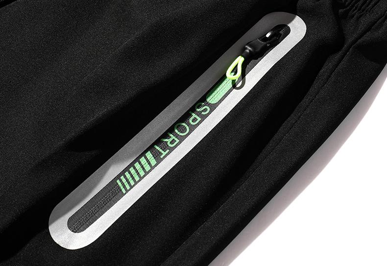 Men’s casual shorts feature zippered pockets and a smooth fabric texture. They offer a loose, versatile, trendy design with an elastic waistband. Suitable for all seasons and outdoor sports/fitness activities, they also work well for friends’ gatherings a