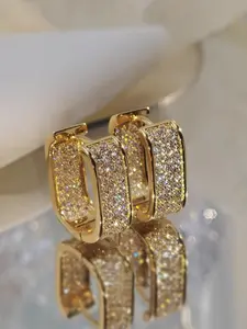 1 pair square hoop earrings, luxurious and sparkling, fully inlaid with shiny zircons, cubic zirconia. Suitable for lovers of glamorous styles, perfect for parties, dinners and other formal occasions, Jewelry Gift