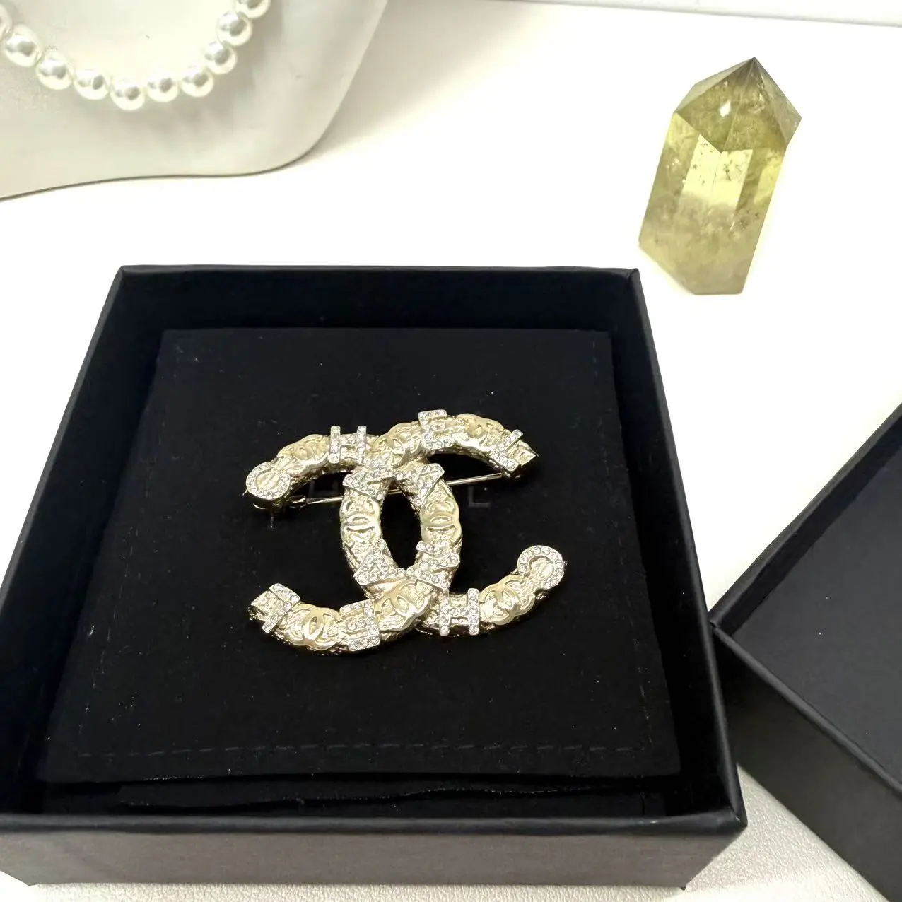 Pre-owned Chanel Gold Resin Crystal Logo Brooch 0514GIA