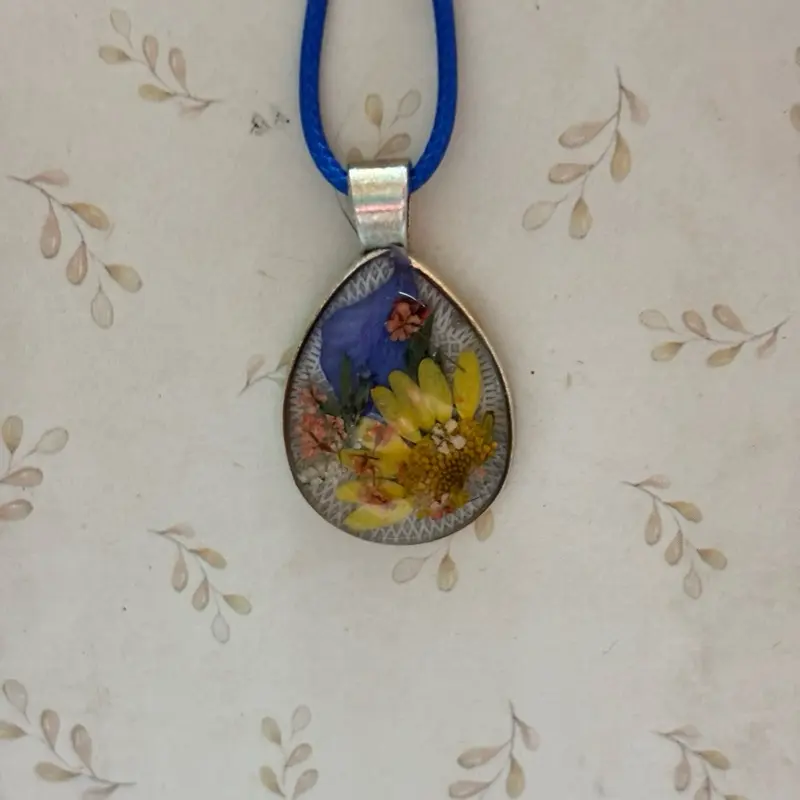 Teardrop Dried Flower Necklace