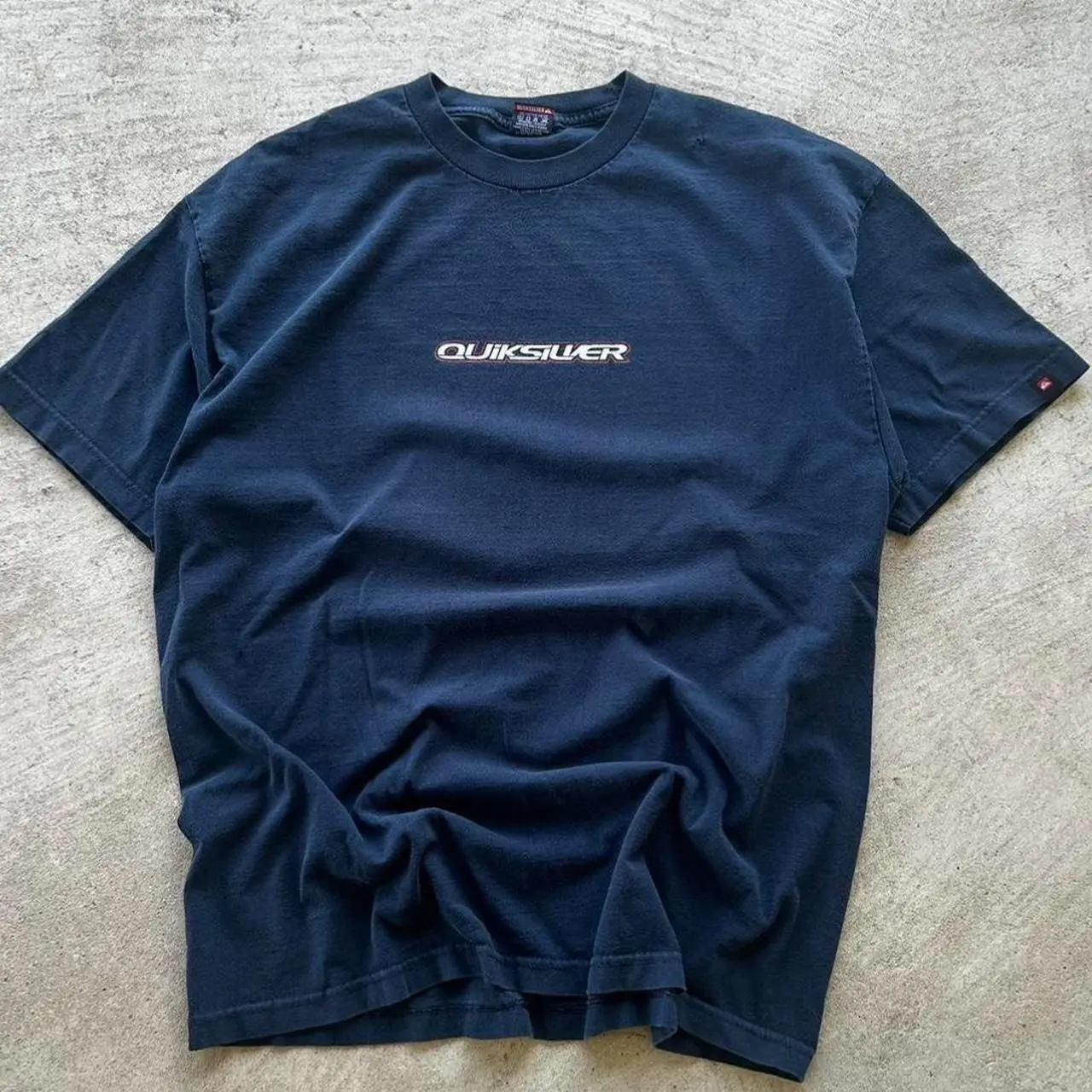 Quiksilver Men's Navy and White T-shirt, Cotton Crewneck Tee for Vintage Coastal Style and Fall Streetwear, Unisex Crewneck Shirt for Men and Women