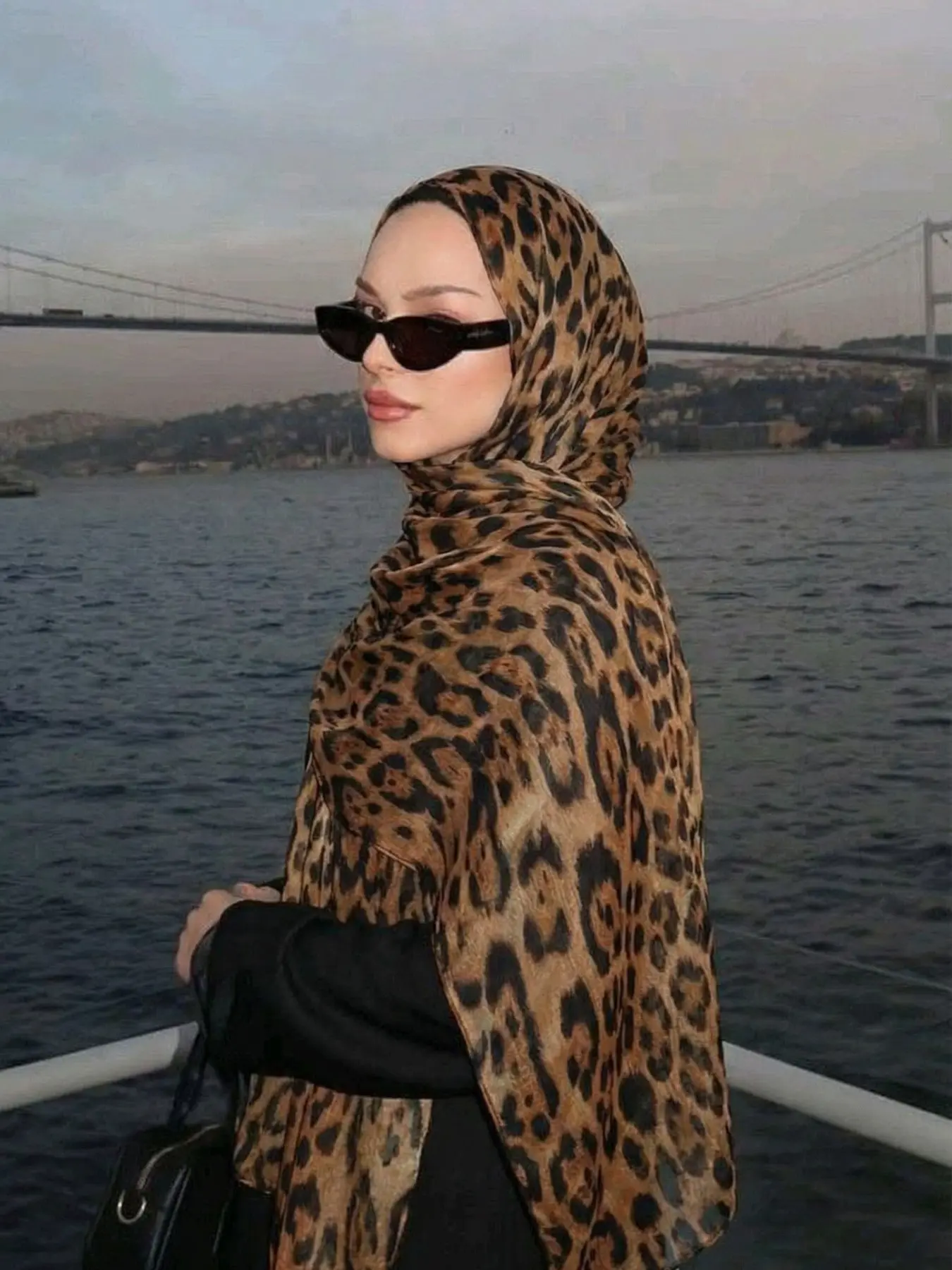 Women's Fashion Leopard Print Muslim Polyester Scarf, Multifunctional Comfortable Headscarf, Beach, Travel, Sun Protection, Exclusive Accessory, Turban hijab, Wrap